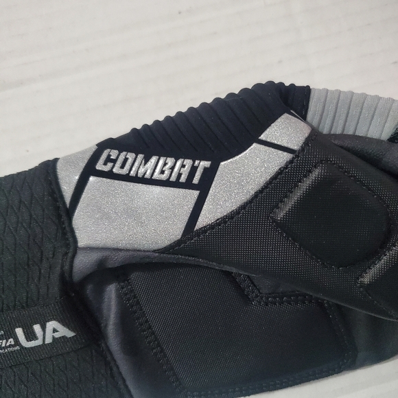 Under Armour Black and Gray Combat Football Gloves Padded Soft Inserts Sz XXL - Picture 4 of 11